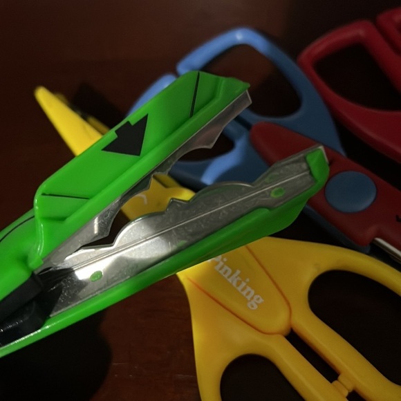 Fiskars paper edge scissors (3) & Provo chart scissors decorative edge scissors - Picture 8 of 10